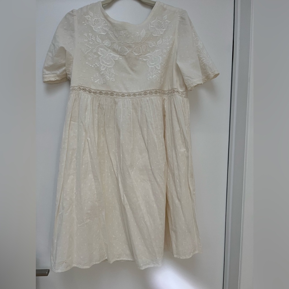 Elegant Cream Lace Dress